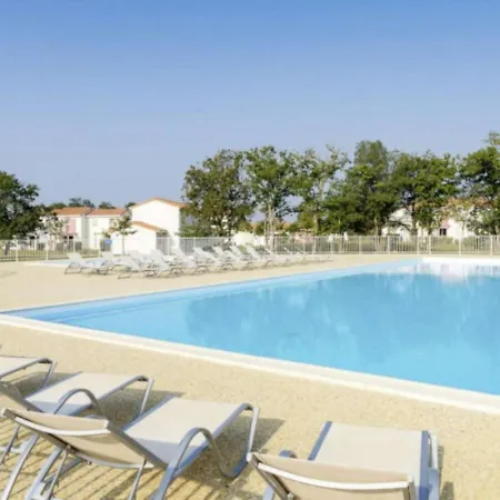 Maison De 2* Avec Piscine Chauffee, Proche Et Commerces - Fr-1-197-492