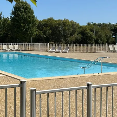 Maison De 2* Avec Piscine Chauffee, Proche Et Commerces - Fr-1-197-492