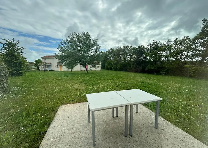 Maison De 2* Avec Piscine Chauffee, Proche Et Commerces - Fr-1-197-492 *