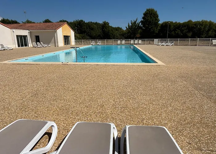 Maison De 2* Avec Piscine Chauffee, Proche Et Commerces - Fr-1-197-492 בית נופש *